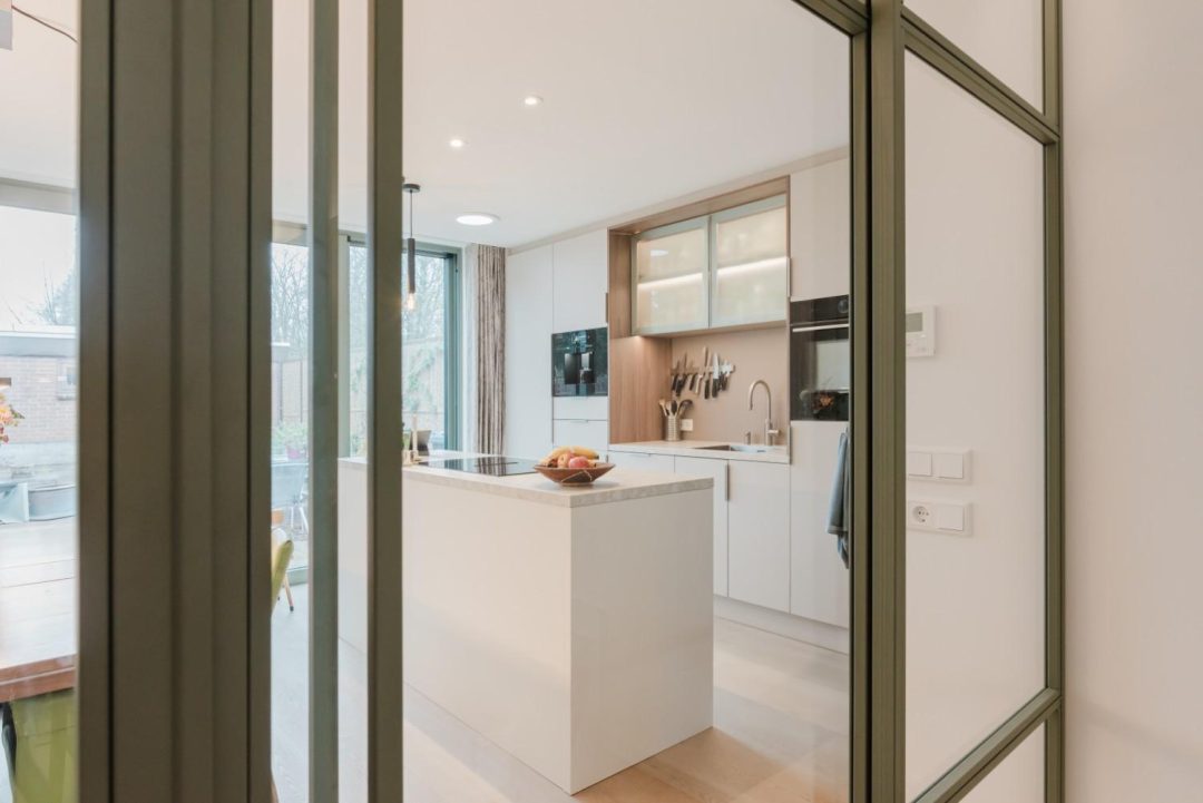 Stalen deur en keuken op maat