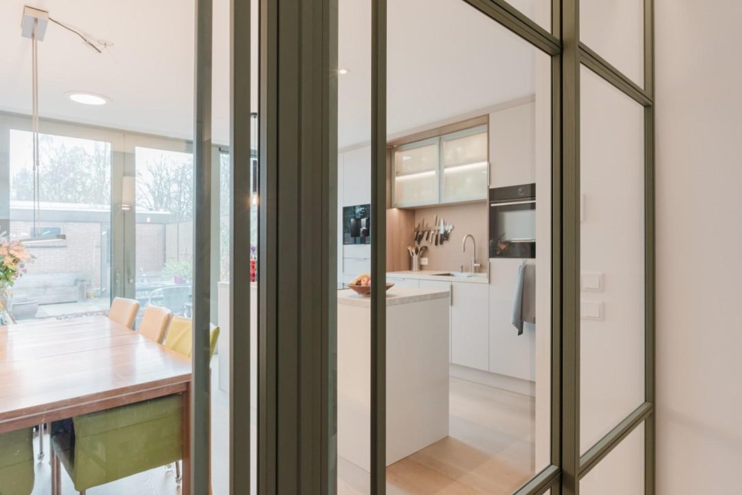 Stalen deur en keuken op maat