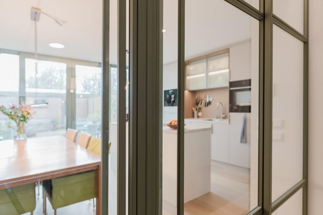 Stalen deur en keuken op maat