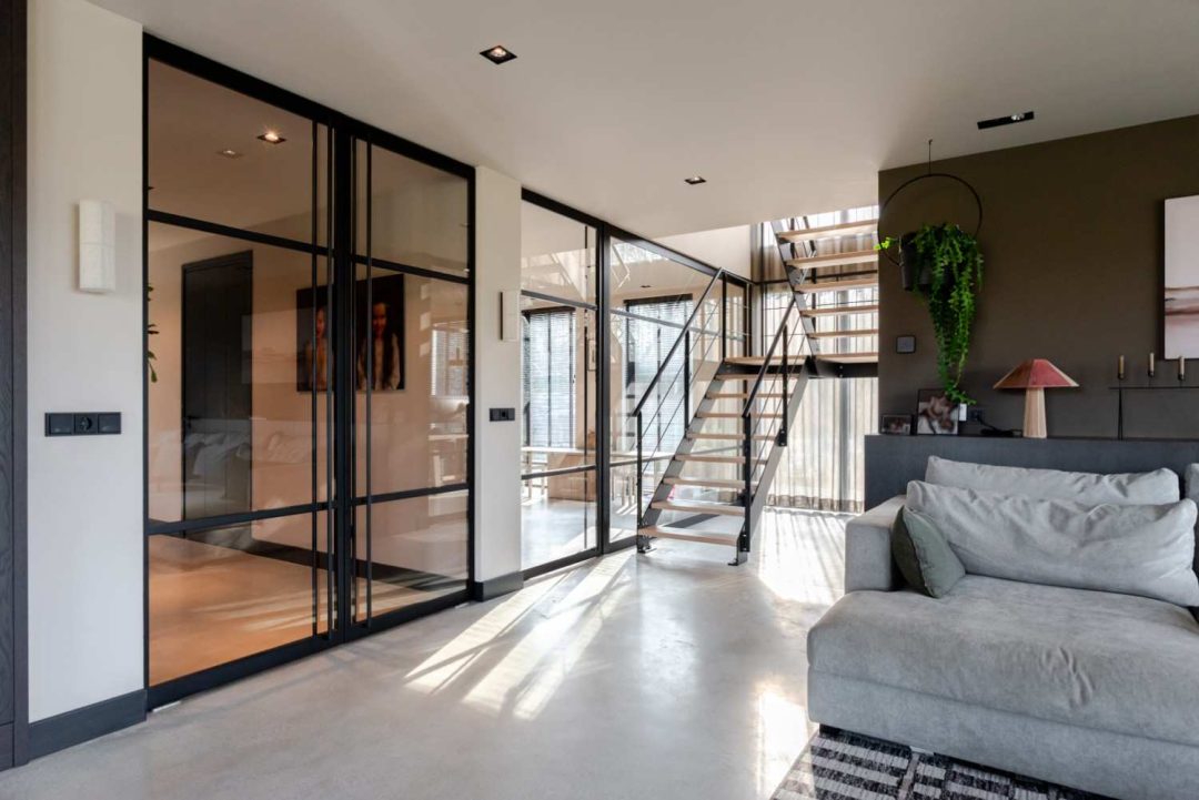 Stalen trap en deuren op maat-20