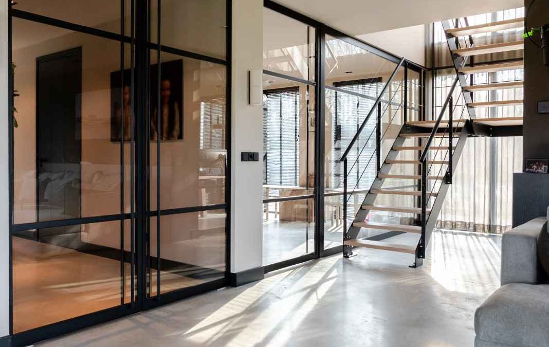 Stalen trap en deuren op maat