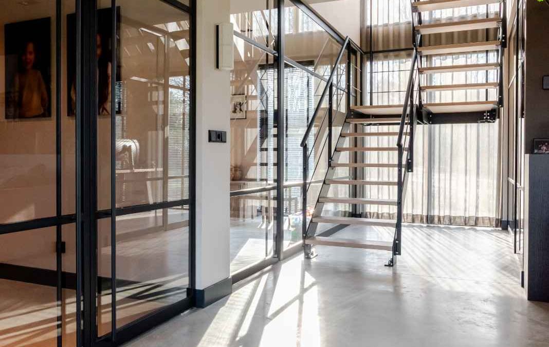 Stalen trap en deuren op maat