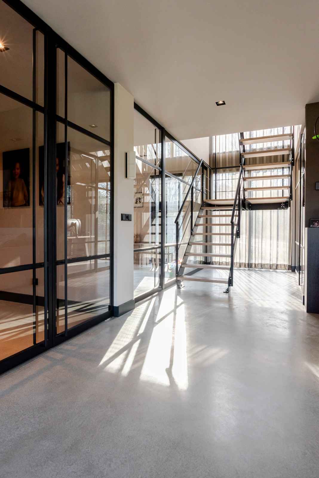 Stalen trap en deuren op maat