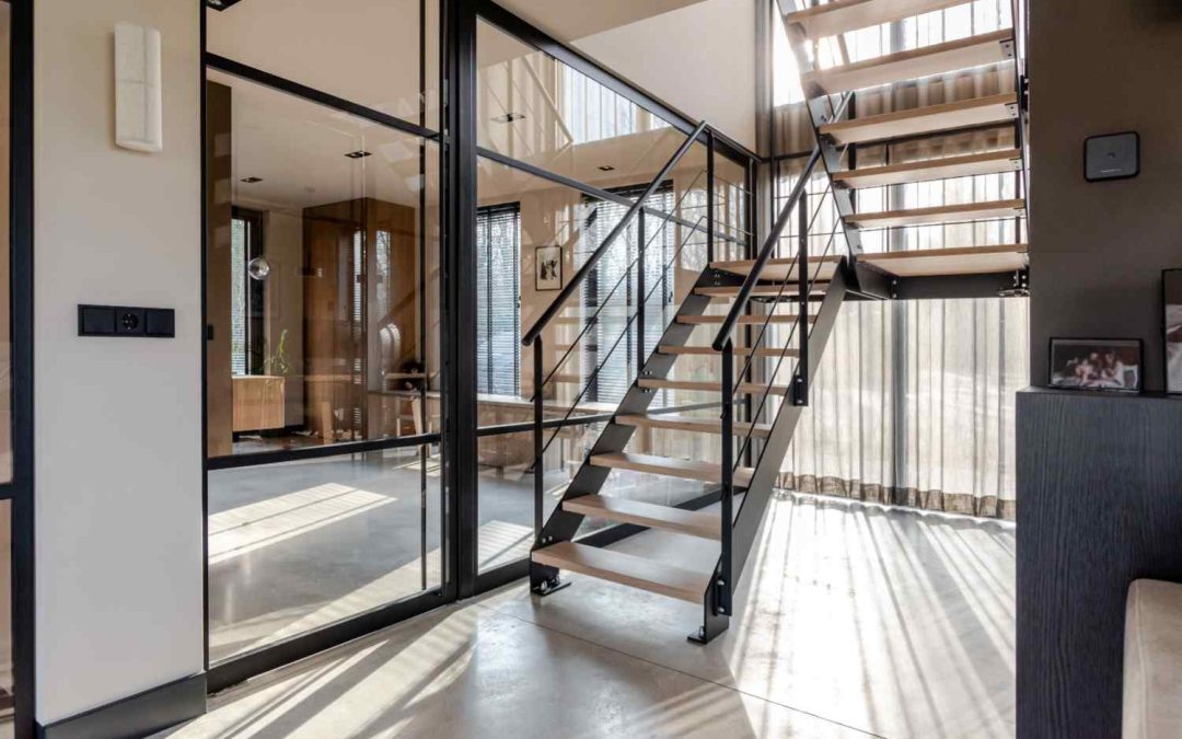 Stalen trap en deuren op maat