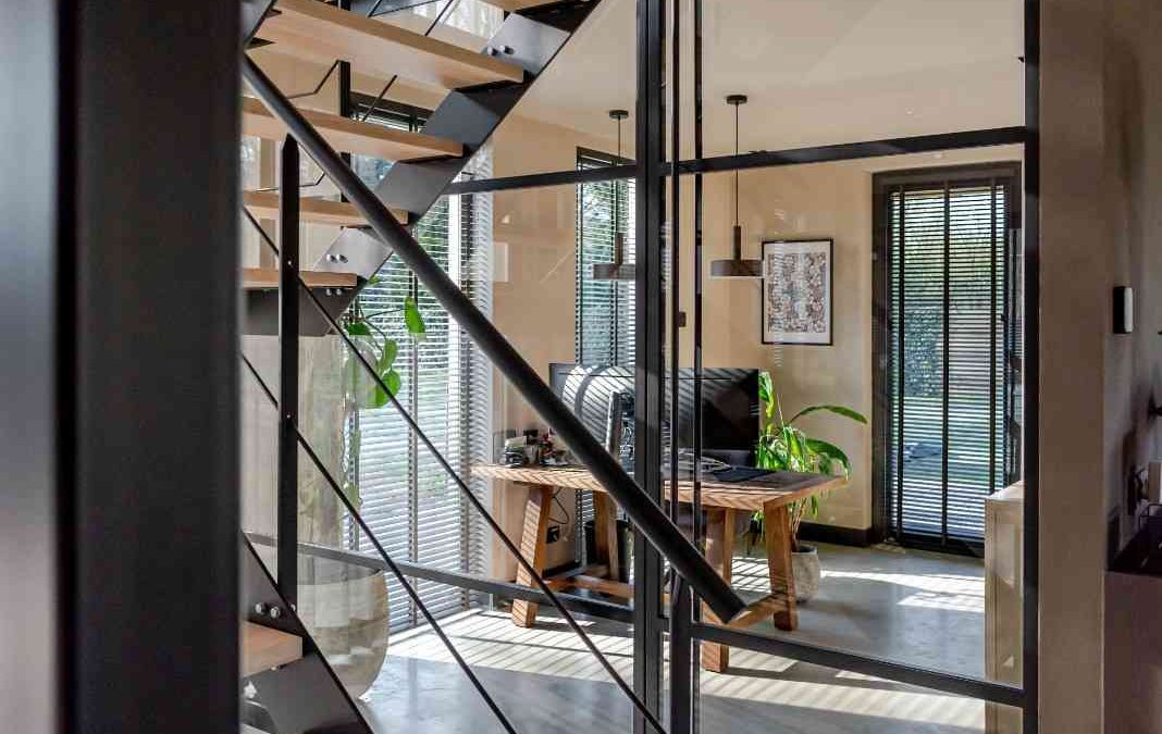 Stalen trap en deuren op maat